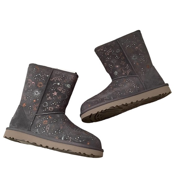 NEW UGG CLASSIC ZODIAC SHORT Boots Gray size 8 - Picture 5 of 9
